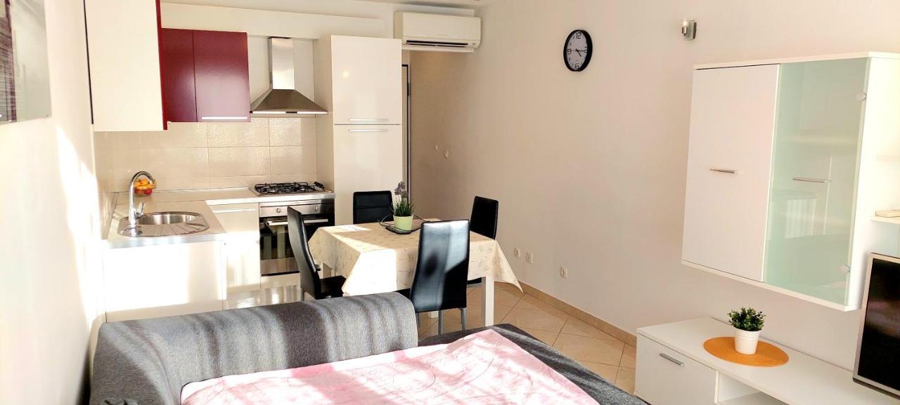 Cozy Apartment With Free Private Parking スプリト エクステリア 写真
