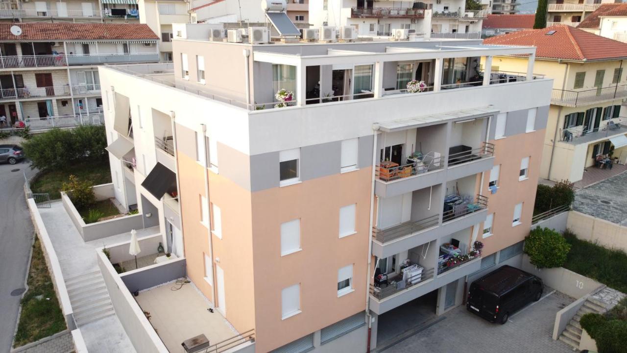 Cozy Apartment With Free Private Parking スプリト エクステリア 写真
